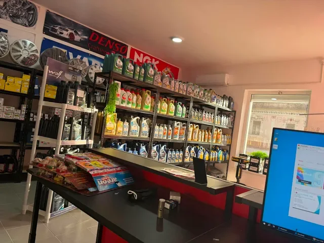 Unutrašnjost FullSend Auto Delovi prodavnice